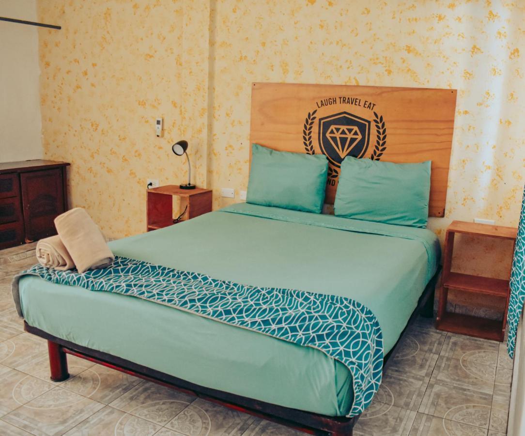 Les Trois Singes - Friendly Hostel Isla Mujeres Exterior photo