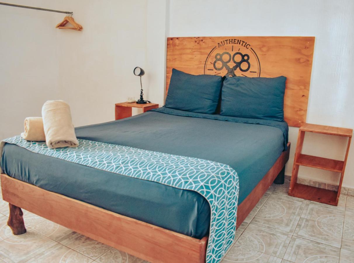 Les Trois Singes - Friendly Hostel Isla Mujeres Exterior photo