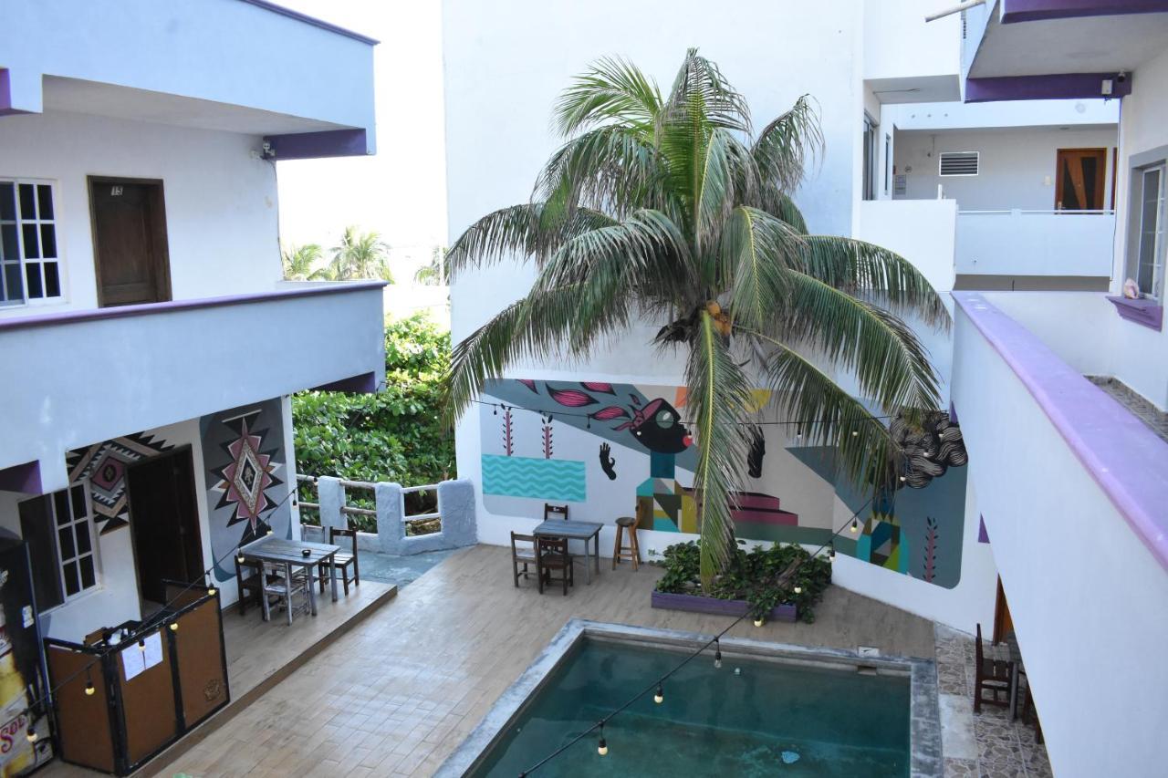 Les Trois Singes - Friendly Hostel Isla Mujeres Exterior photo