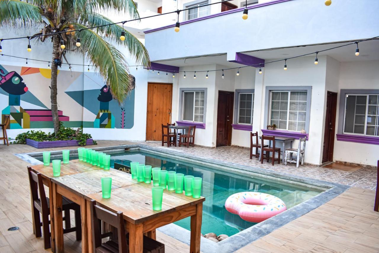 Les Trois Singes - Friendly Hostel Isla Mujeres Exterior photo