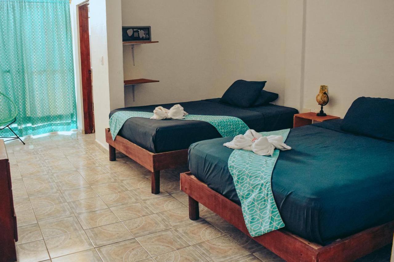 Les Trois Singes - Friendly Hostel Isla Mujeres Exterior photo