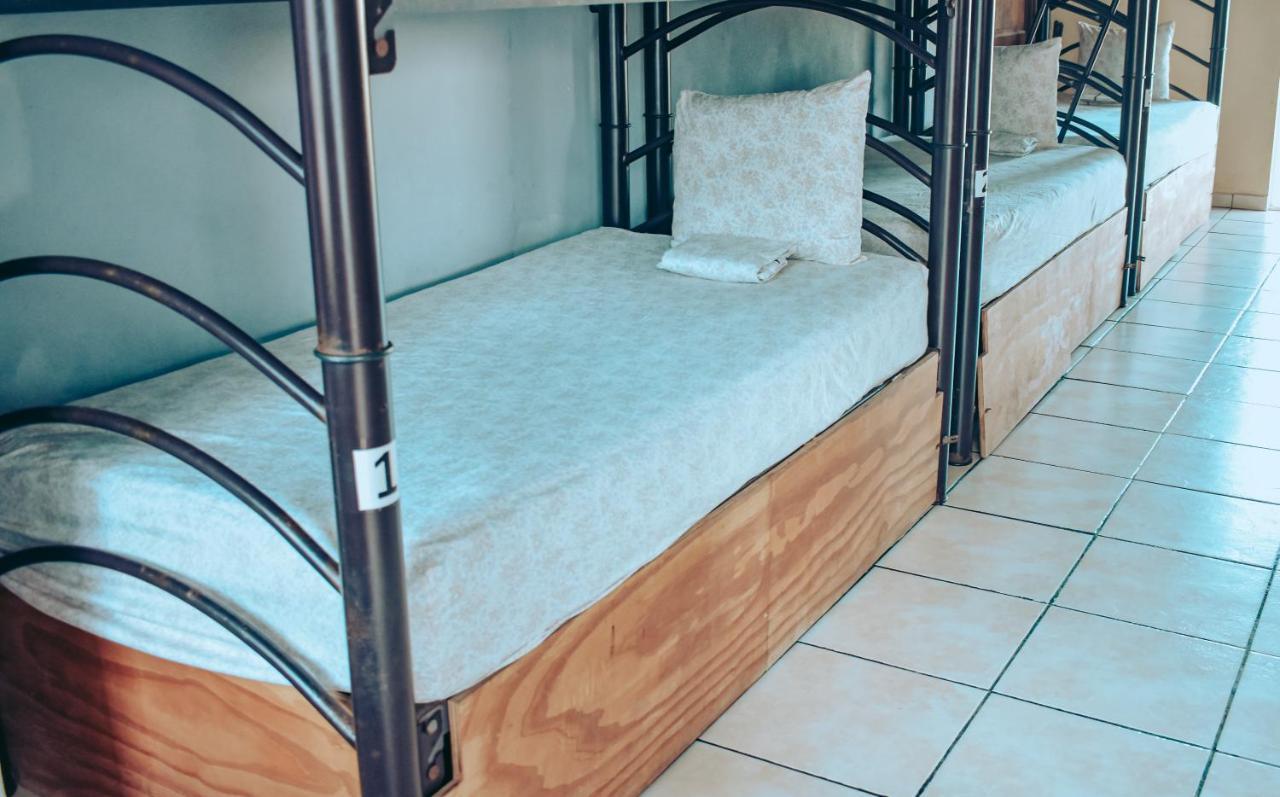 Les Trois Singes - Friendly Hostel Isla Mujeres Exterior photo