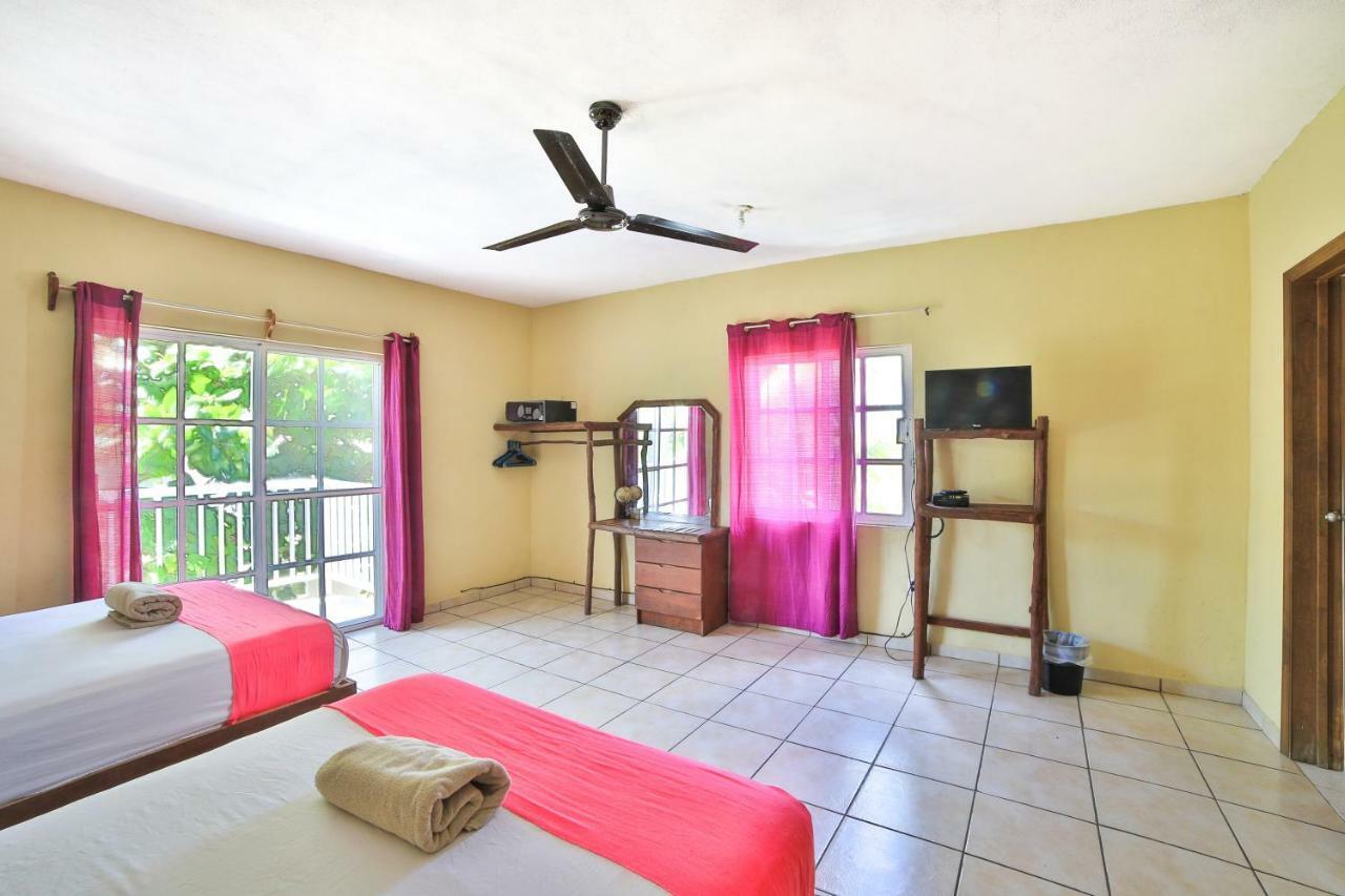 Les Trois Singes - Friendly Hostel Isla Mujeres Exterior photo