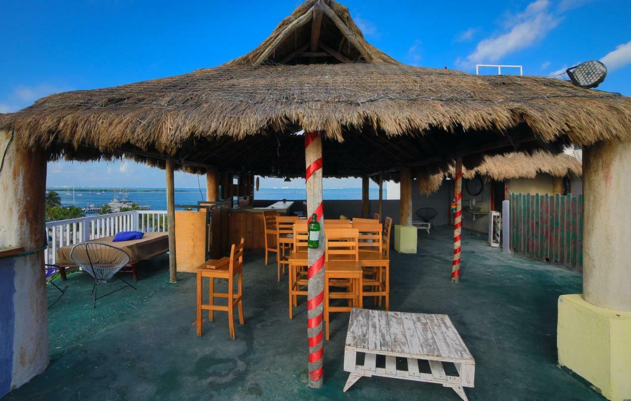 Les Trois Singes - Friendly Hostel Isla Mujeres Exterior photo